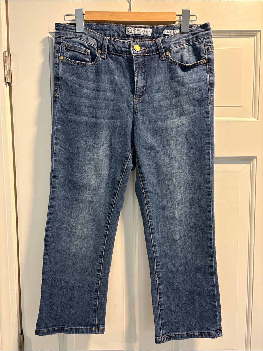 Anne Klein Slim Capri Jeans in Medium Blue